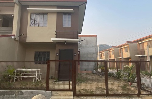 Subic House | Perfect Staycation for Family and Friends, near the Beach and Islands.