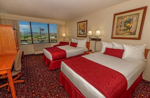 Grand Junction Hotel | Perfect Vacation! 2 Chic Units Near Colorado River State Park! On-Site Bar!