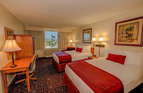 Grand Junction Hotel | Perfect Vacation! 2 Chic Units Near Colorado River State Park! On-Site Bar!