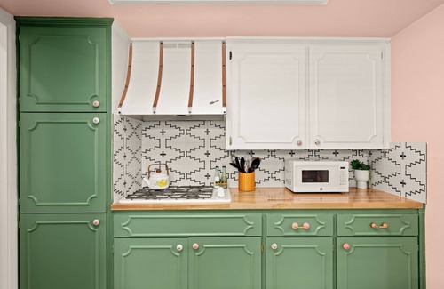 Holly House | Perfect Vibe for Bachelorette Parties, Birthdays, & Girls' Trips in DT Austin!