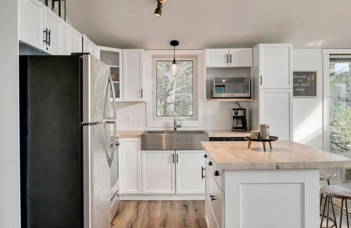 East Kootenay House | Perfect Year Round Vacation Destination. With lake access and hot tub