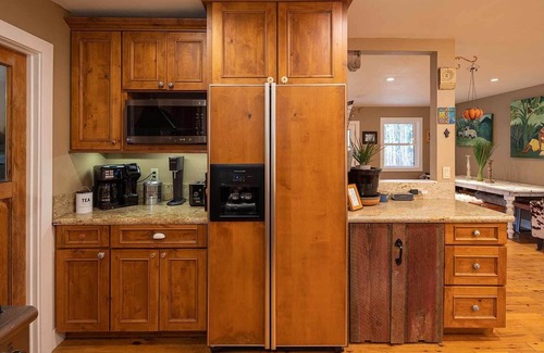 Ponderosa Palisades House | Perfectly Appointed, Close to Downtown w/Summer Backyard Oasis & Hi Speed Wifi