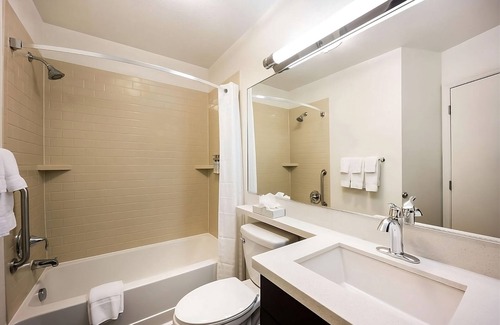 Las Colinas House | Perfectly Located! 3 Great Units w/Kitchens! Close to Dallas-Fort Worth Airport!