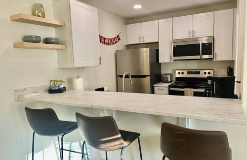 Clemson Condo | Perfectly located, newly renovated, charming 3 bedroom condo - 1 mi from campus