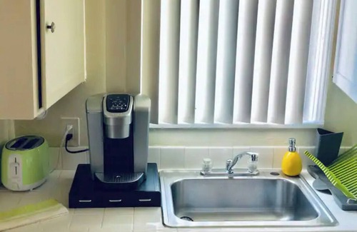 Hermosa Beach Apartment | Perfectly Located APT — Just Steps from the Beach