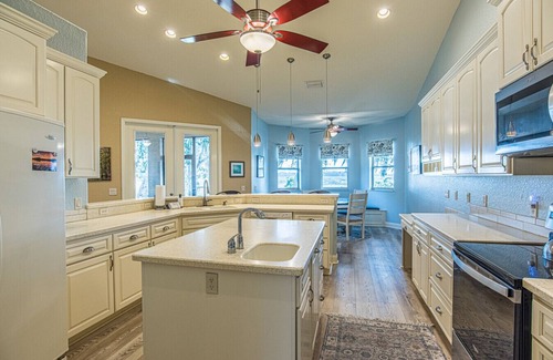 Hernando House | PerfectPointeLakehouse|PvtDock|Kayaks|8ppl|Firepit|ScreenedPatio