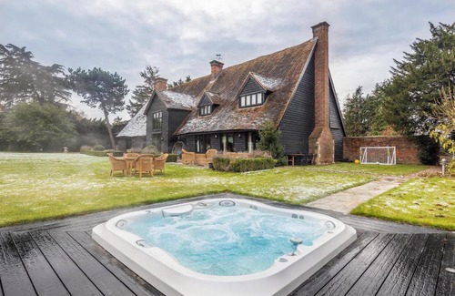 Bray on Thames Villa | Period Luxury Converted Barn Windsor/Maidenhead - Perfect for family groups