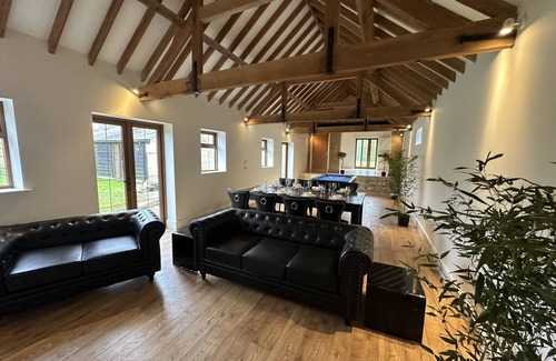 Huntingdon House | Period renovated character barn located within oldhurst village.