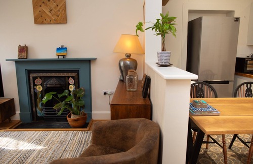 Cardigan Apartment | Period town house apartment on Cardigan High Street - Independent shops, cafés, bars & restaurants