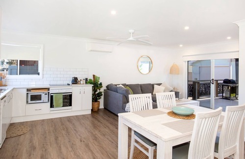 Culburra Beach Cottage | Periwinkle - Pet Friendly - 2 Mins Walk to Beach