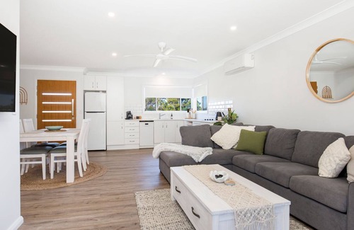 Culburra Beach Cottage | Periwinkle - Pet Friendly - 2 Mins Walk to Beach