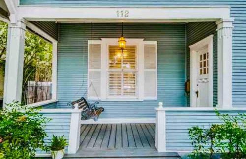 Mahncke Park House | Pershing Place: Historic home with heated spa/pool by Zoo, Pearl, Golf, Witte