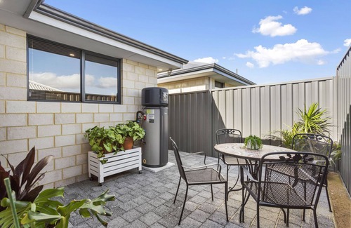 Perth House | Perth Airport Hideaway