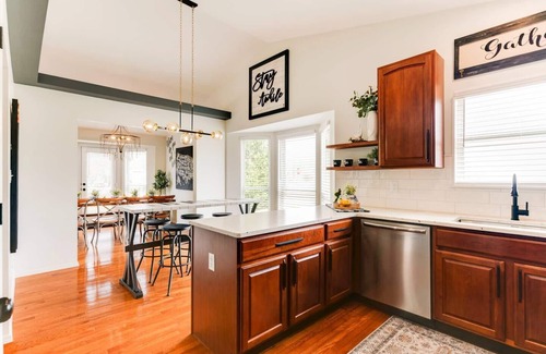 Ballwin House | Pet and Family Friendly House - Great Location- 30 Minutes to Downtown