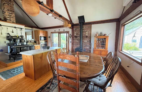 Moultonborough House | Pet/Family Friendly Historic Ambrose House w/Hot Tub Near Castle in The Clouds