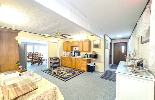Gypsum Apartment | Pet-Friendly Victorian B&B by Lake Erie