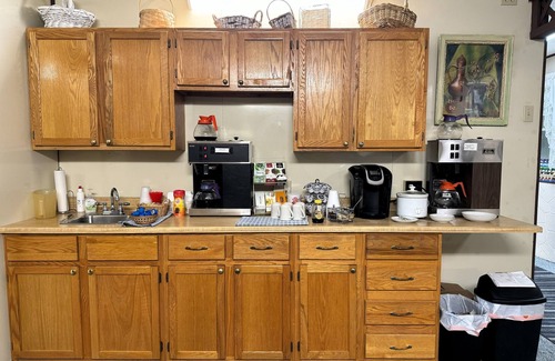 Gypsum Apartment | Pet-Friendly Victorian B&B by Lake Erie