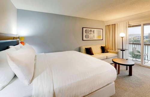 Oyster Point Hotel | Pet-friendly Accommodation, Short Drive to Costaños Canyon Park!