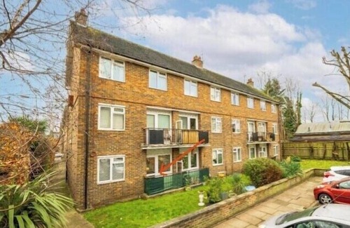 Chiswick Riverside Apartment | Pet Friendly 1Bed Studio with Free Parking