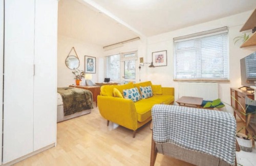 Chiswick Riverside Apartment | Pet Friendly 1bed Studio With Free Parking