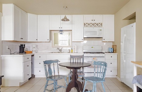 Seguin House | Pet-friendly 1BR Cottage Retreat w/Outdoor BBQ