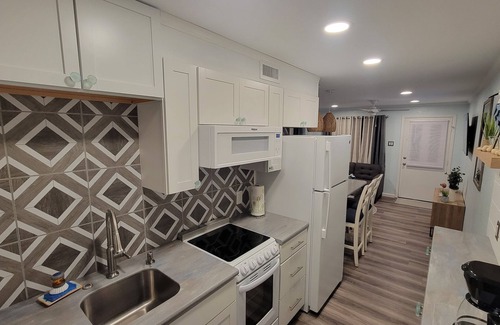 Wildwood Condo | Pet Friendly 2 bed 1 bath condo n4 night Minimum in-season June-Sept