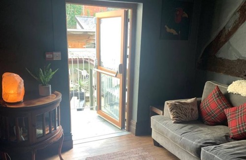 Newtown Apartment | Pet-friendly, 2-bedroom Flat Located in the Heart of Newtown