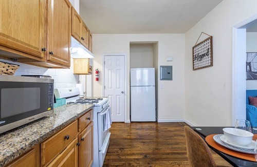 Ampere Bed & Breakfast | Pet-Friendly 2BR w/FREE Parking & NYC Transit