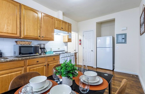 Ampere Bed & Breakfast | Pet-Friendly 2BR w/FREE Parking & NYC Transit