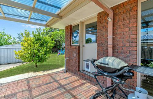 Clifton Springs House | Pet Friendly 3 bedroom house with large backyard