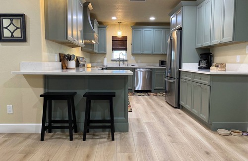 Roswell House | Pet Friendly~3 Bedroom 2.5 Bath Home in Roswell