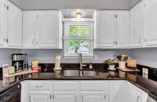 Drayton Plains Apartment | Pet Friendly 3 BR with Yard & Garage Near Beaumont