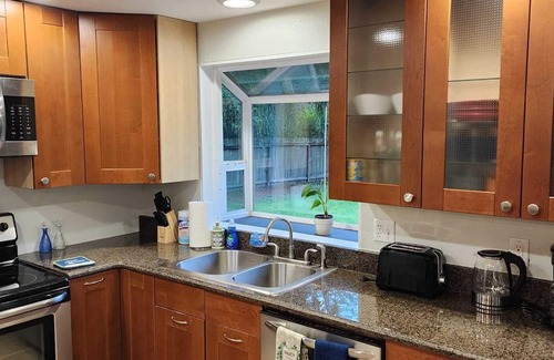 North Creek House | Pet-friendly 3B1B bungalow with huge yard in Bothell