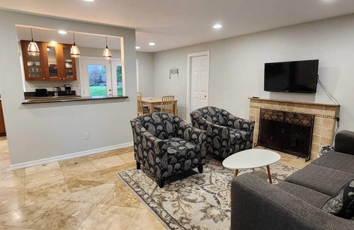 North Creek House | Pet-friendly 3B1B bungalow with huge yard in Bothell