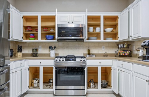 Woodstock House | Pet-Friendly 3BR w/Porch & Grill | Weekday Deals!