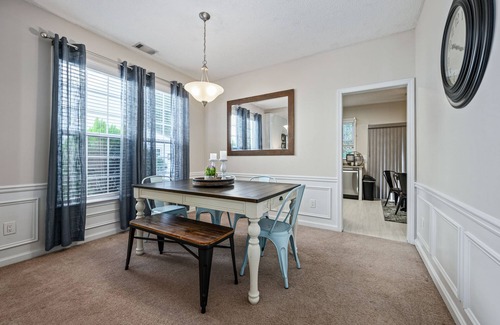 Woodstock House | Pet-Friendly 3BR w/Porch & Grill | Weekday Deals!