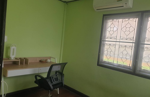 Mueang Samut Prakan District House | Pet-friendly 4-bedroom house near Bangkok Train-private highspeed WiFi workspace