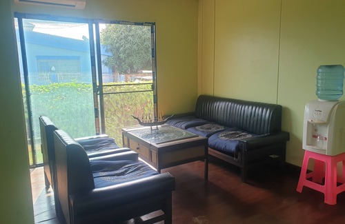 Mueang Samut Prakan District House | Pet-friendly 4-bedroom house near Bangkok Train-private highspeed WiFi workspace