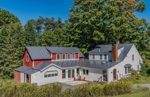 West Hartford House | Pet-Friendly, 4BR Heart of VT - Hillside Farmhouse