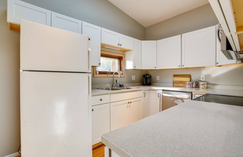 Scenic Foothills House | Pet-Friendly Anchorage Home - 8 Mi to Downtown!