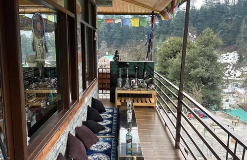 Old Manali Cottage | pet friendly and everything nearby in the heart of old manali