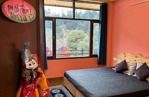 Old Manali Cottage | pet friendly and everything nearby in the heart of old manali