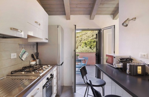 Olivastri Apartment | Pet-Friendly Apartment Immerso nel Verde with Mountain View, Terrace & Wi-Fi