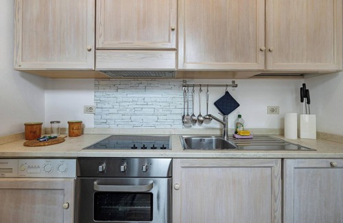 Finalborgo Apartment | Pet-Friendly Apartment Quadrilocale Camelot with Mountain View, Balcony & Wi-Fi