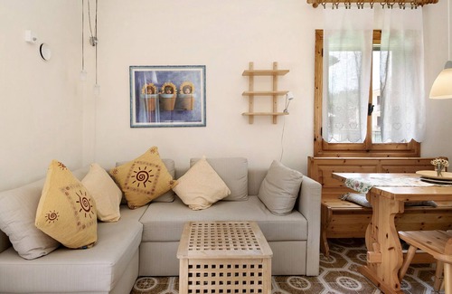 Borzonasca Apartment | Pet-Friendly Apartment with Mountain View, Shared Pool & Wi-Fi