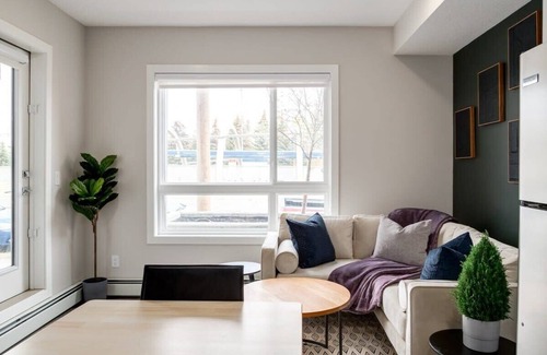 Shaganappi Apartment | Pet Friendly Apartment w/Free Underground Parking
