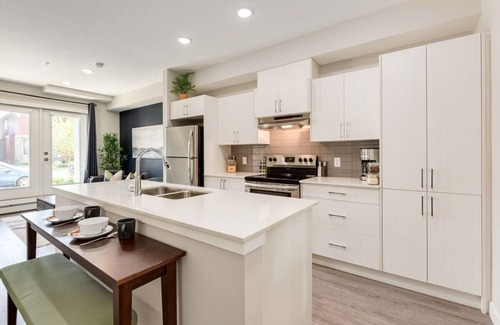 Southwest Calgary Apartment | Pet Friendly Apartment w/Free Underground Parking