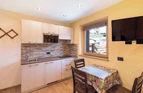 Sant'Anna Apartment | Pet-Friendly Apartment 'Angelina Casa Claudia' with Mountain View & Wi-Fi
