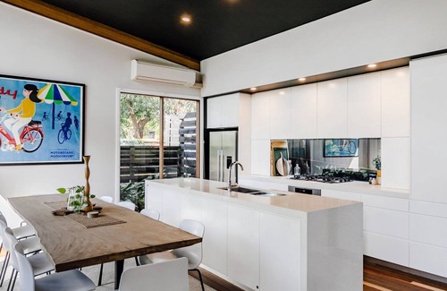 Macmasters Beach House | Pet friendly and 3min walk to Macmasters Beach