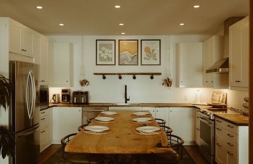 Powell River House | Pet Friendly Beachfront Escape, Sauna (add on), Hot Tub, Fireplace & Storm Views